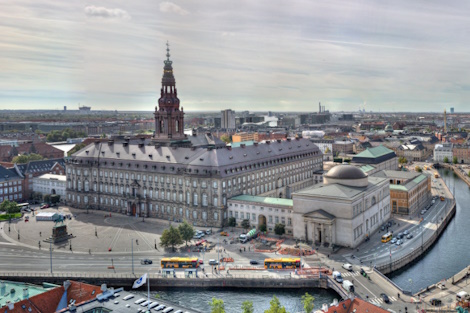 Copyright Pudelek - https://commons.wikimedia.org/wiki/File:Copenhagen_-_view_from_Christiansborg_castle.jpg